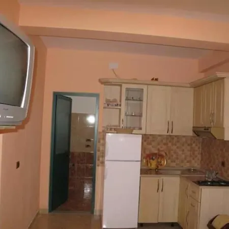 M & H * Velipojë